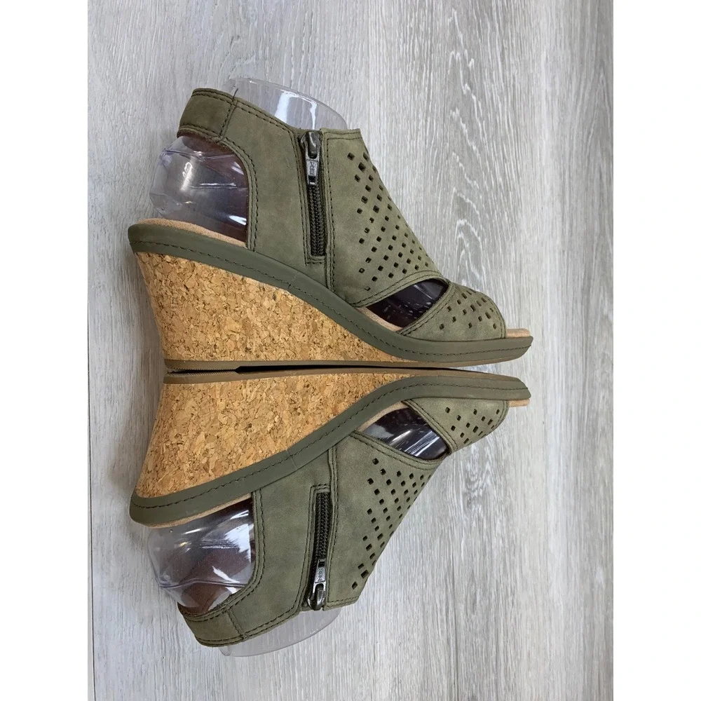 Cobb Hill Women's Sandals Olive Green Perforated Leather Cork Wedge 8 Shoes